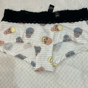 Torrid Curve ~ Lace Waist Boyshort ~ Size 0 ~ Skulls ~ NWT